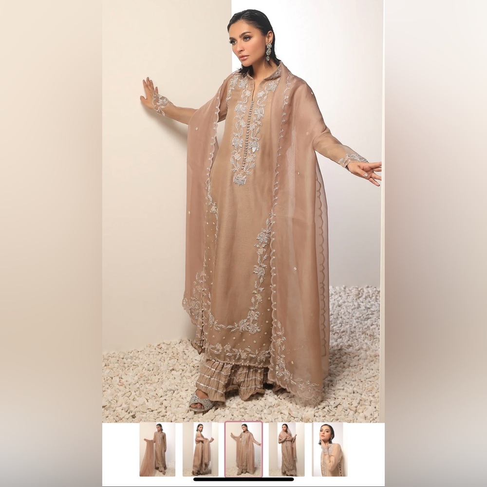 Elegant Embroidered lilac outfit by Momina Telli